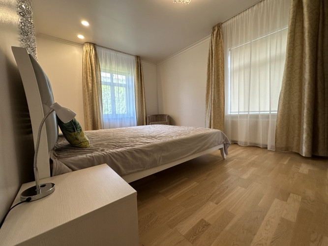 Izīrē plašu 3 istabu dzīvokli ar privāto teritoriju!  Tiek piedāvāts 3 istabu dzīvoklis Rīga - foto 4
