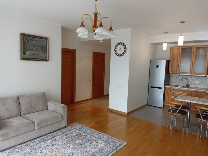 Divistabu dzīvoklis prestižajā Skanstes kvartālā!  Ilgtermiņa īrei pieejams pilnībā Rīga - foto 1