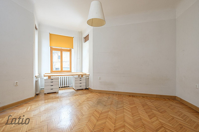 Pārdod dzīvokli pilsētas klusajā centra daļā iekšpagalma mājā.
Dzīvoklī ir četras Rīga - foto 3
