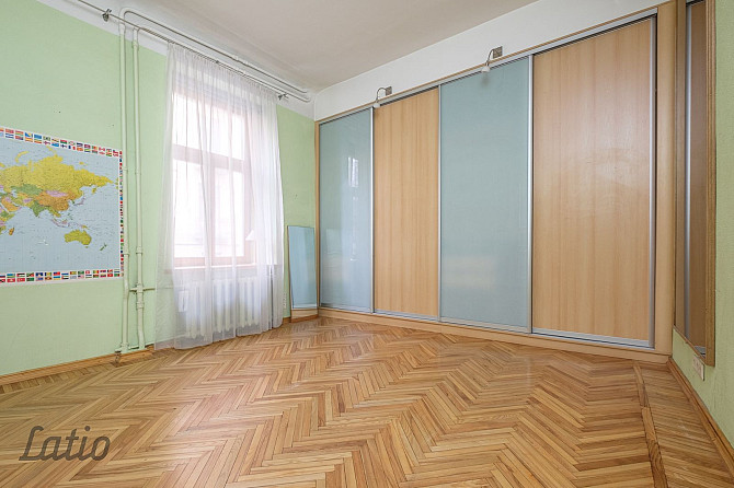Pārdod dzīvokli pilsētas klusajā centra daļā iekšpagalma mājā.
Dzīvoklī ir četras Rīga - foto 4