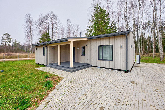 Pārdod tikko pabeigtu vienstāva māju ar plašu zemes gabalu Zvejniekciemā 350m attālumā no Saulkrasti - foto 7