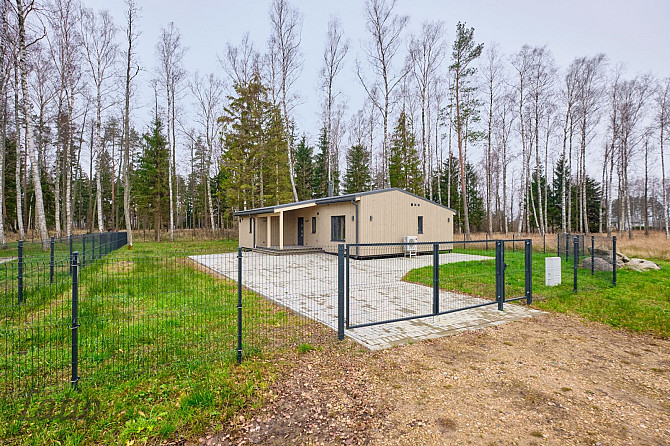 Pārdod tikko pabeigtu vienstāva māju ar plašu zemes gabalu Zvejniekciemā 350m attālumā no Saulkrasti - foto 8