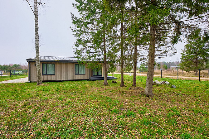 Pārdod tikko pabeigtu vienstāva māju ar plašu zemes gabalu Zvejniekciemā 350m attālumā no Saulkrasti - foto 10