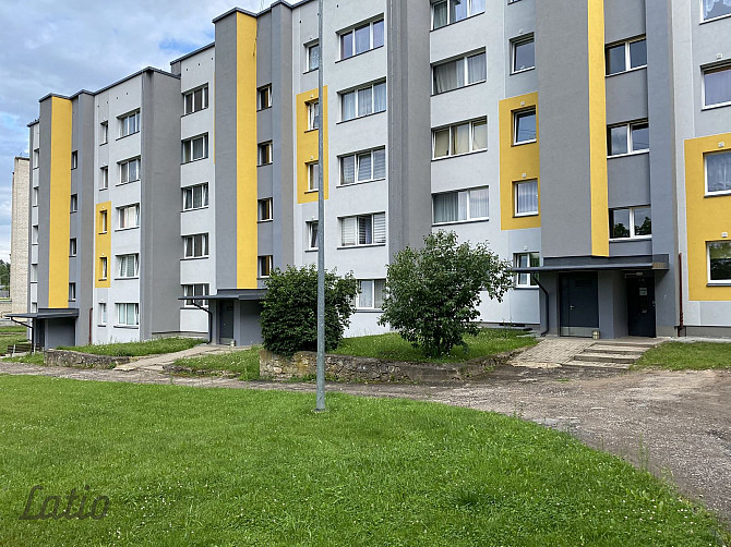 PĀRDOD dzīvokli Valkā
67,5 m2 | 5.stāvs | 3 istabas | renovēta ēka | Rūjienas iela 6 Valka un Valkas novads - foto 1