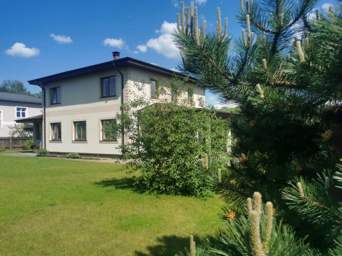 Klasiska stila villa Piņķos. Divstāvu energoefektīva māja ar kopējo platību 255 m2 + 45 m2 Rīgas rajons - foto 5