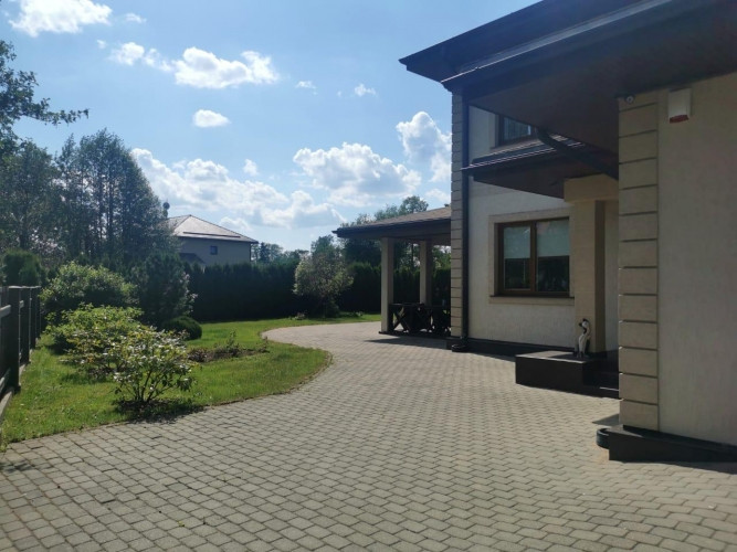 Klasiska stila villa Piņķos. Divstāvu energoefektīva māja ar kopējo platību 255 m2 + 45 m2 Rīgas rajons - foto 3