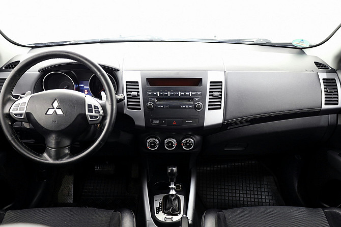 Mitsubishi Outlander Luxury Facelift ATM 2.2 dCi 115kW Таллин - изображение 5