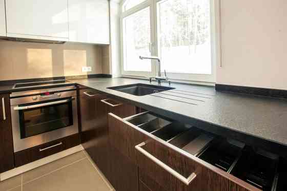 A small, tastefully arranged house with individual heating in a closed village in Mežaparka..  + qua Рига
