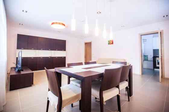 A small, tastefully arranged house with individual heating in a closed village in Mežaparka..  + qua Рига