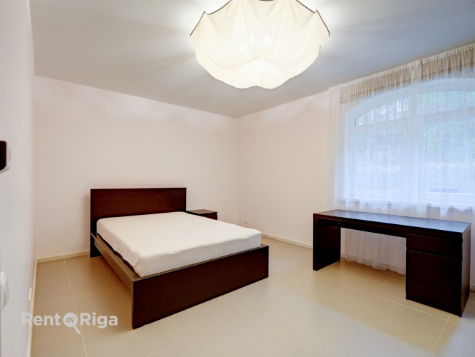 Neliela, gaumīgi iekārtota mājiņa ar individuālu apkuri slēgtā ciematā Mežaparkā.  + Rīga - foto 18