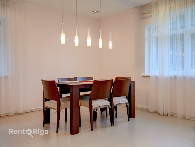 Neliela, gaumīgi iekārtota mājiņa ar individuālu apkuri slēgtā ciematā Mežaparkā.  + Rīga - foto 14