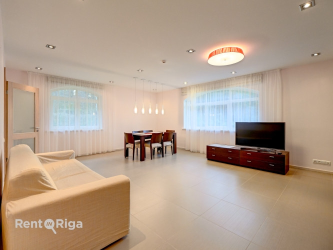 Neliela, gaumīgi iekārtota mājiņa ar individuālu apkuri slēgtā ciematā Mežaparkā.  + Rīga - foto 13