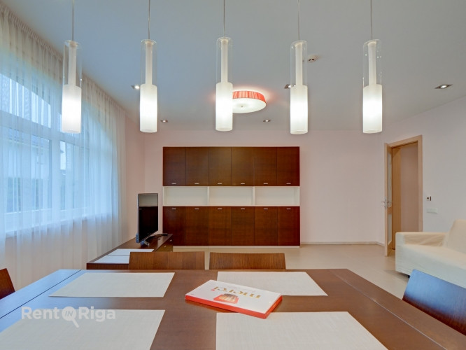 Neliela, gaumīgi iekārtota mājiņa ar individuālu apkuri slēgtā ciematā Mežaparkā.  + Rīga - foto 12