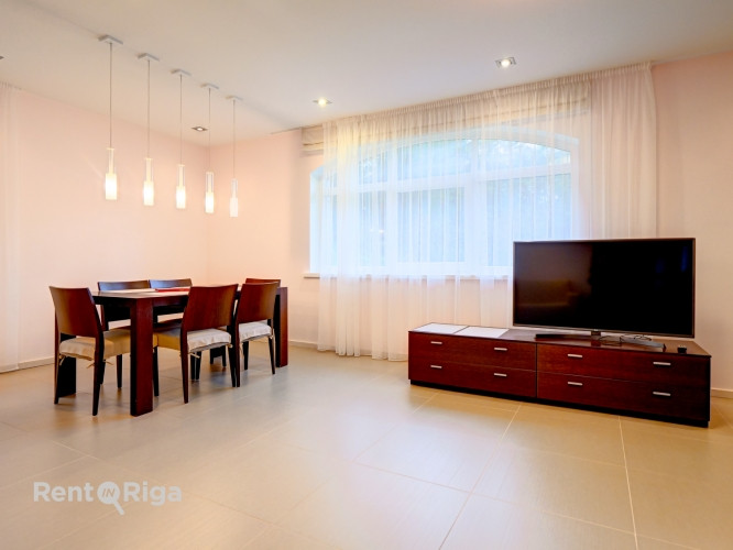 Neliela, gaumīgi iekārtota mājiņa ar individuālu apkuri slēgtā ciematā Mežaparkā.  + Rīga - foto 11