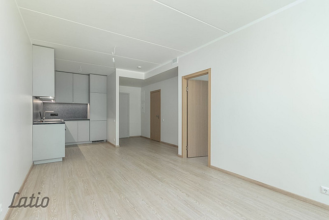 Pārdošanā funkcionāls un kvalitatīvi izbūvēts 2 istabu dzīvoklis modernā dzīvojamā Rīga - foto 2