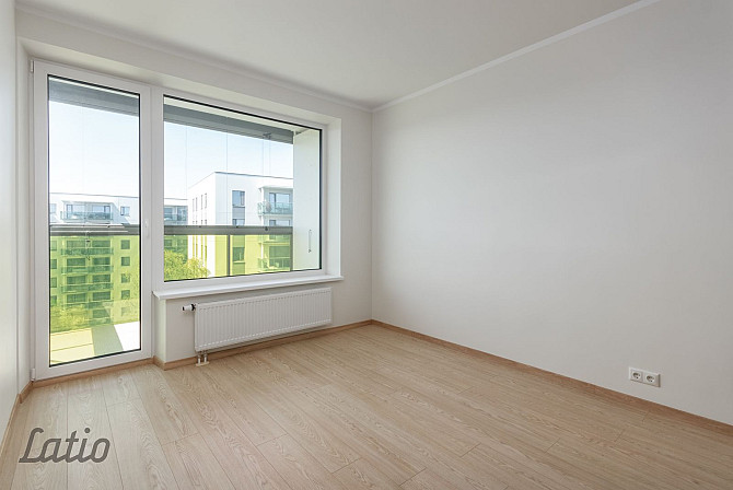 Pārdošanā funkcionāls un kvalitatīvi izbūvēts studio tipa dzīvoklis modernā dzīvojamā Rīga - foto 1