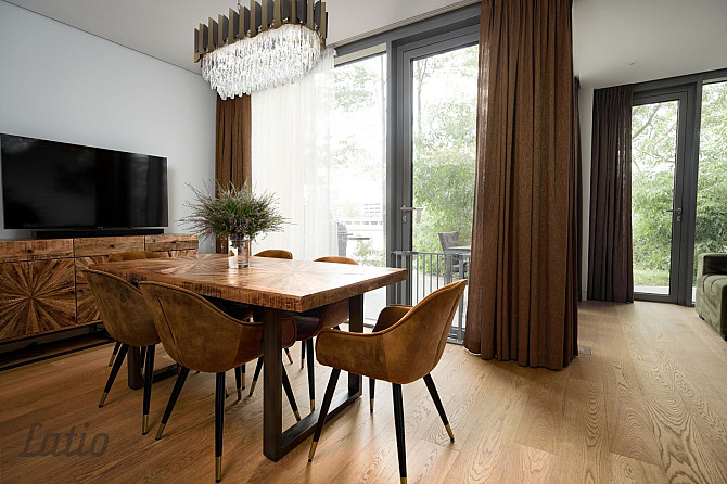 Izīrē stilīgu un plašu dzīvokli River Breeze Residence  dzīvo prestiži Daugavas krastā Rīga - foto 1