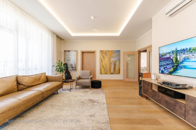 Tiek izīrēts skaisti un kvalitatīvi iekārtots 3-istabu dzīvoklis ar plašu terasi (25m2) Rīga - foto 6