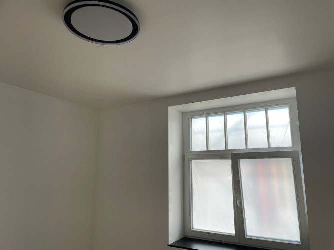 Tiek pārdots renovēts 3-istabu dzīvoklis renovētā ēkā Rīgas centrā. Katram dzīvoklim ir Rīga - foto 8