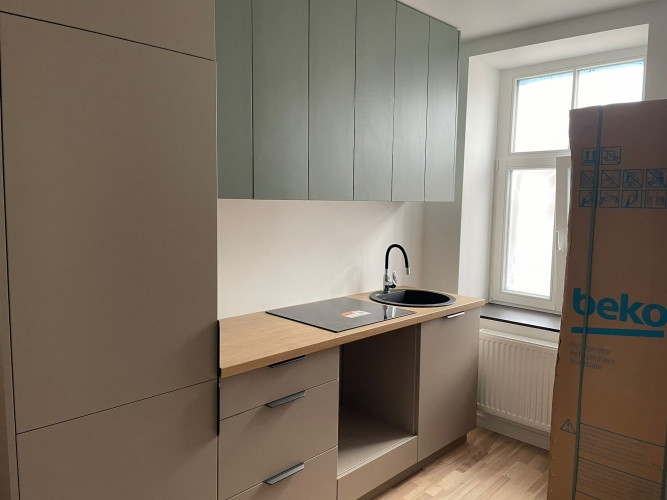 Tiek pārdots renovēts 3-istabu dzīvoklis renovētā ēkā Rīgas centrā. Katram dzīvoklim ir Rīga - foto 5