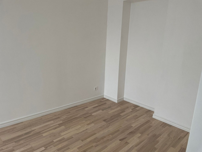 Tiek pārdots renovēts 3-istabu dzīvoklis renovētā ēkā Rīgas centrā. Katram dzīvoklim ir Rīga - foto 9