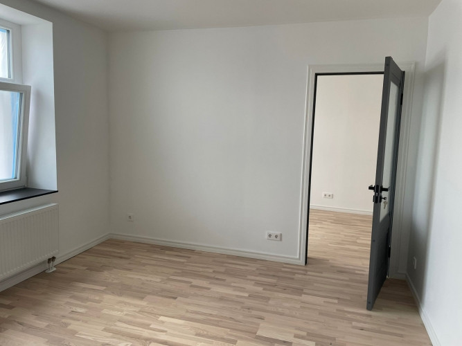 Tiek pārdots renovēts 3-istabu dzīvoklis renovētā ēkā Rīgas centrā. Katram dzīvoklim ir Rīga - foto 6