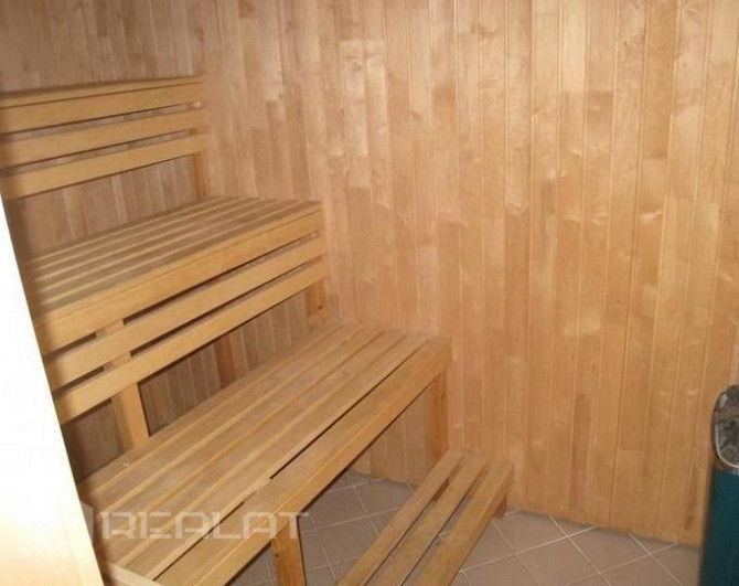 Fasādes māja, ieeja no ielas, maksas autostavvieta, logi vērsti mājas abās pusēs, mansards, studio t Рига - изображение 14