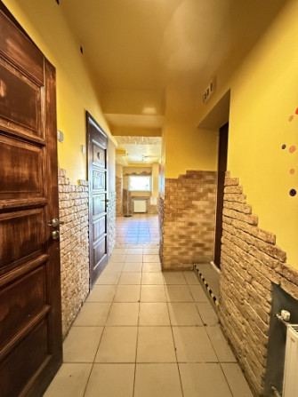 Iznomā komerctelpas ar aprīkojumu pie dzīvojamā masīva  piemērotas kafejnīcai, veikalam, Rīga - foto 9