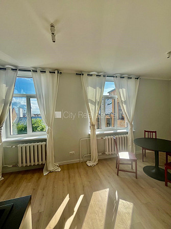 Pagalma ēka, renovēta māja, slēgts pagalms, ieeja no ielas un pagalma, ir lifts, kāpņu telpa Rīga - foto 11