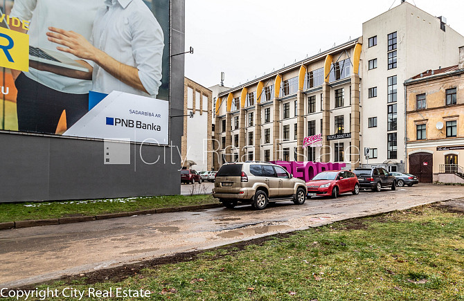 Fasādes māja, ieeja no ielas, logi vērsti mājas abās pusēs, guļamistabu skaits 4 gab., Rīga - foto 19
