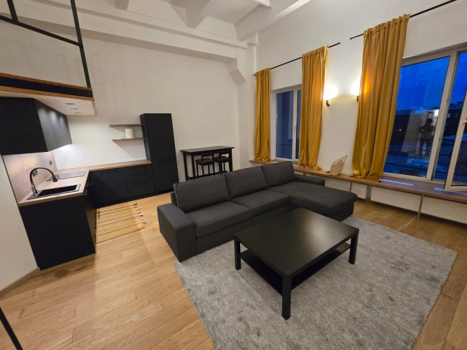 Pārdod izsmalcinātu divu līmeņu studiotipa dzīvokli!  Piedāvājumā unikāls, tikko Rīga - foto 1