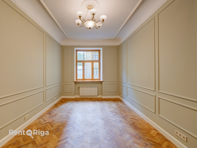 Tiek pārdots kvalitatīvs un komfortabls 3-istabu dzīvoklis Rīgas klusajā centrā.  Dzīvoklis Rīga - foto 8