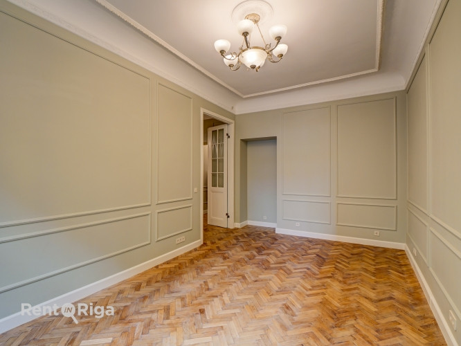 Tiek pārdots kvalitatīvs un komfortabls 3-istabu dzīvoklis Rīgas klusajā centrā.  Dzīvoklis Rīga - foto 4