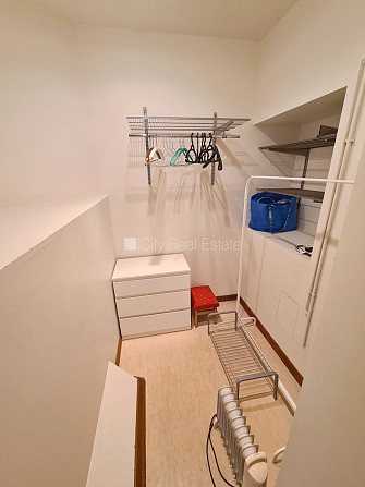 Fasādes māja, ieeja no ielas, logi vērsti uz ielas pusi, studio tipa, virtuve apvienota ar Rīga - foto 15