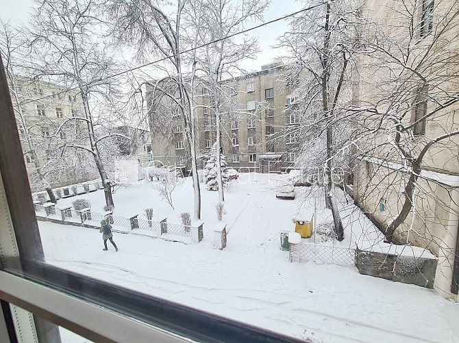 Fasādes māja, ieeja no ielas, logi vērsti uz ielas pusi, studio tipa, virtuve apvienota ar Rīga - foto 7