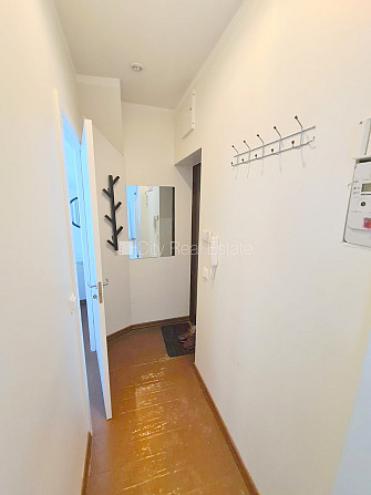 Fasādes māja, ieeja no ielas, logi vērsti uz ielas pusi, studio tipa, virtuve apvienota ar Rīga - foto 17