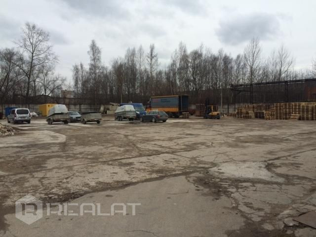 Fasādes māja, ieeja no ielas, maksas autostavvieta, logi vērsti mājas abās pusēs, mansards, Rīga - foto 19