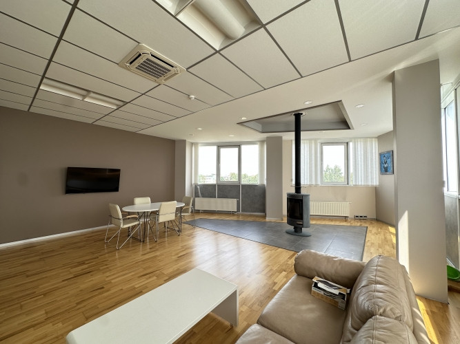 Iznomā biroja telpas 2.4. stāvā  mūsdienīgā biroja/tirdzniecības ēkā Dārzciemā. Rīga - foto 14