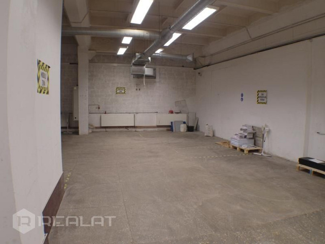 Pārdod plašas biroja telpas, pašā Rīgas centrā.  Ielas māja, ieeja no ielas, ir lifts, logi vērsti u Рига - изображение 16