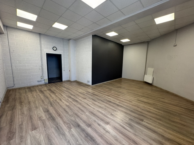 Склад в Агентскалнсе  1-й этаж  Высота потолков ~11 м  Подъёмные ворота 4,2 x 6 м Рига - изображение 11