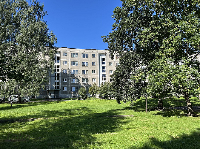Pardod zemes gabalu ar uz tā esošu daudzdzīvokļu namu.
Dzīvokļu skaits 105.
Universālā kadastr vērtī Рига - изображение 1