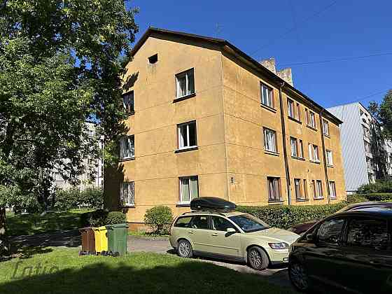 Pārdod zemi ar uz tā esošu daudzdzīvokļu namu.
Īpašums sastāv no 2 zemes gabaliem 447 un 770m2 platī Рига