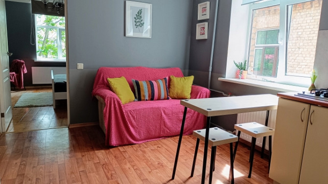 Izīrē 2 istabu dzīvoklis klusā iekšpagalmā Rīgas centrā.  Piedāvājam funkcionālu 2 Rīga - foto 8