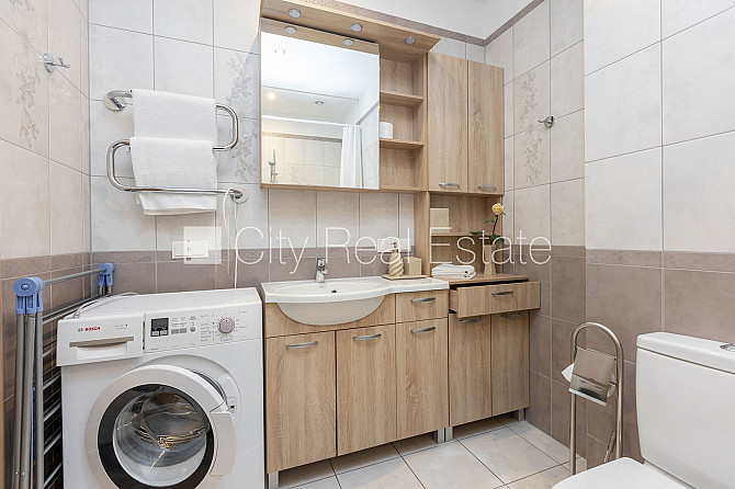 Pagalma ēka, renovēta māja, slēgts pagalms, ieeja no ielas, kāpņu telpa pēc kapitālā Rīga - foto 13