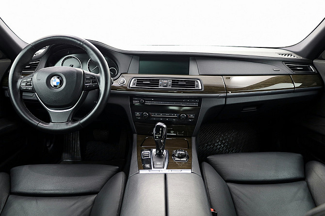 BMW 750 Executive 4.4 300kW Таллин - изображение 5