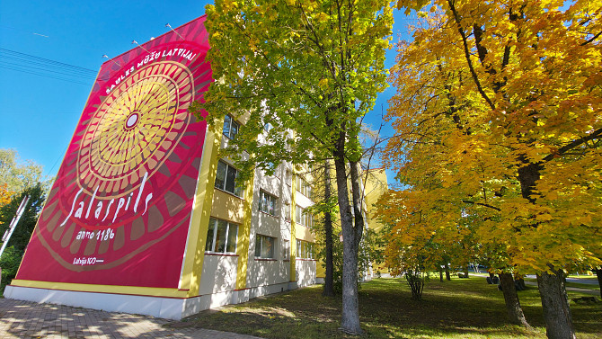 Dzīvokļa video tūri var noskatīties, nospiežot uz mājas lapas sludinājuma lejas daļā.
Pārdodam... Саласпилс - изображение 11