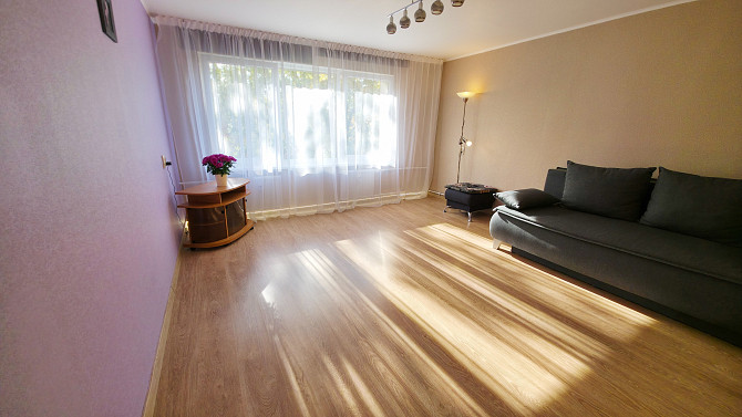 Dzīvokļa video tūri var noskatīties, nospiežot uz mājas lapas sludinājuma lejas daļā.
Pārdodam... Саласпилс - изображение 2