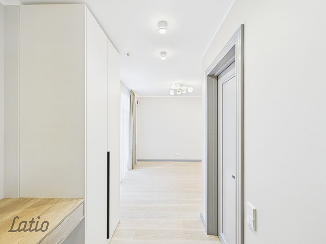 Ilgtermiņa īrei tiek piedāvāts aprīkots studio tipa dzīvoklis Rīgas centrā, Krišjāņa Rīga - foto 3
