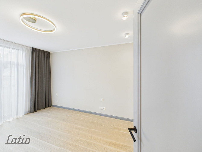 Ilgtermiņa īrei tiek piedāvāts aprīkots studio tipa dzīvoklis Rīgas centrā, Krišjāņa Rīga - foto 5