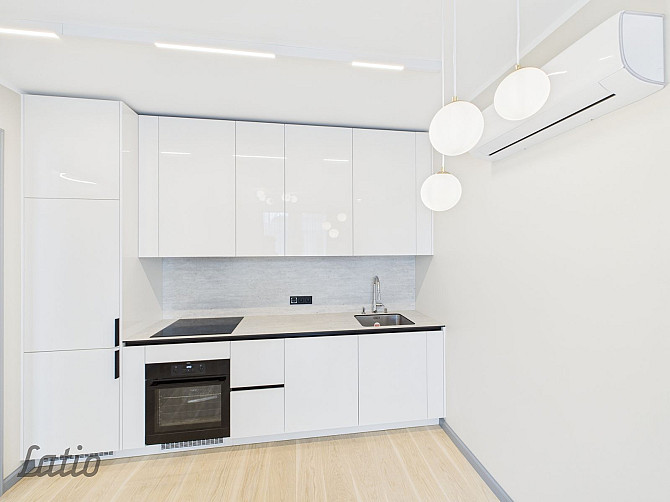 Ilgtermiņa īrei tiek piedāvāts aprīkots studio tipa dzīvoklis Rīgas centrā, Krišjāņa Rīga - foto 2